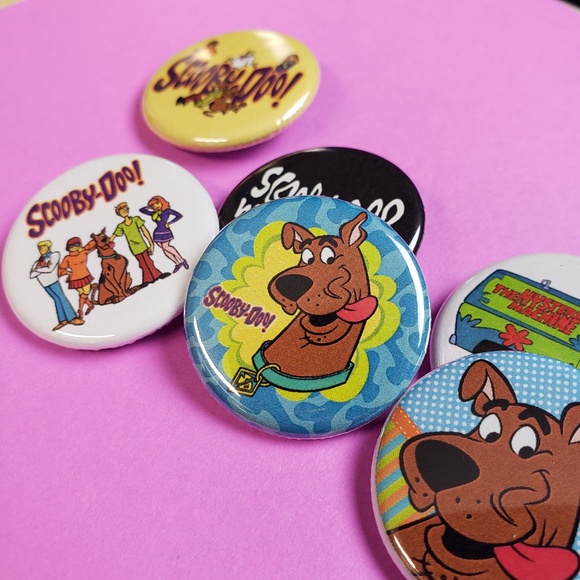 Scooby Doo Button Pin Set - Picture 2 of 4